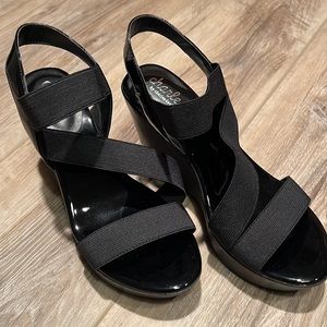 Charles David black high-heeled wedge sandals Size 7.5